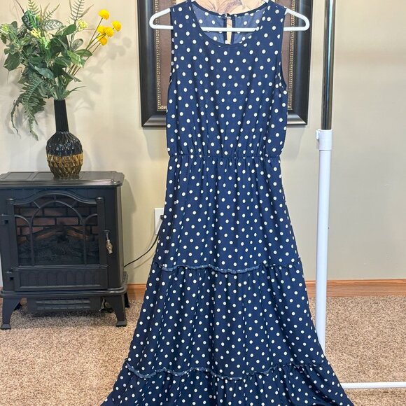 Gorgeous Polka Dots Sleeveless Party Wear Dress Give You 90's look - Picture 1 of 2
